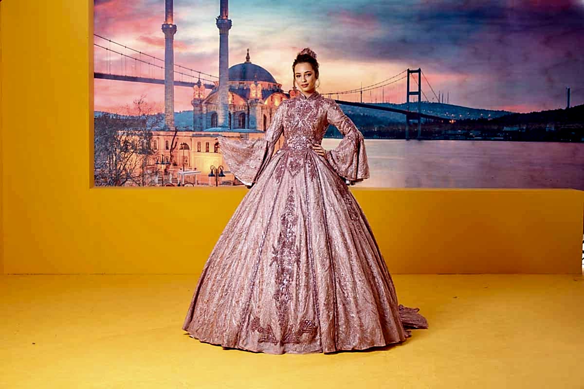 V Yaka Düşük Omuz Prenses Nişanlık